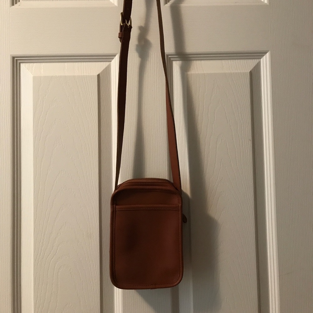 Vintage leather Coach purse/camera bag - Picture 2 of 5